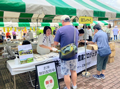 配布の様子